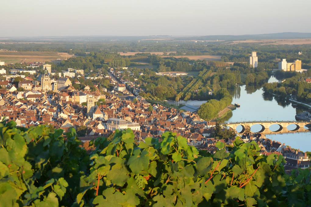 Vue sur Joigny et la rivière Yonne
